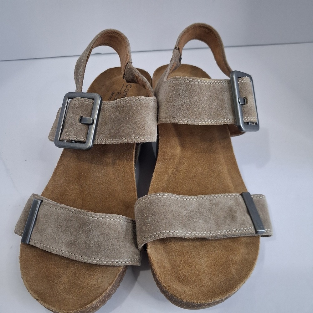 Comfortiva Kaelin Wedge Suede Tan Sandals Comfortable Everyday Memory Foam 8.5